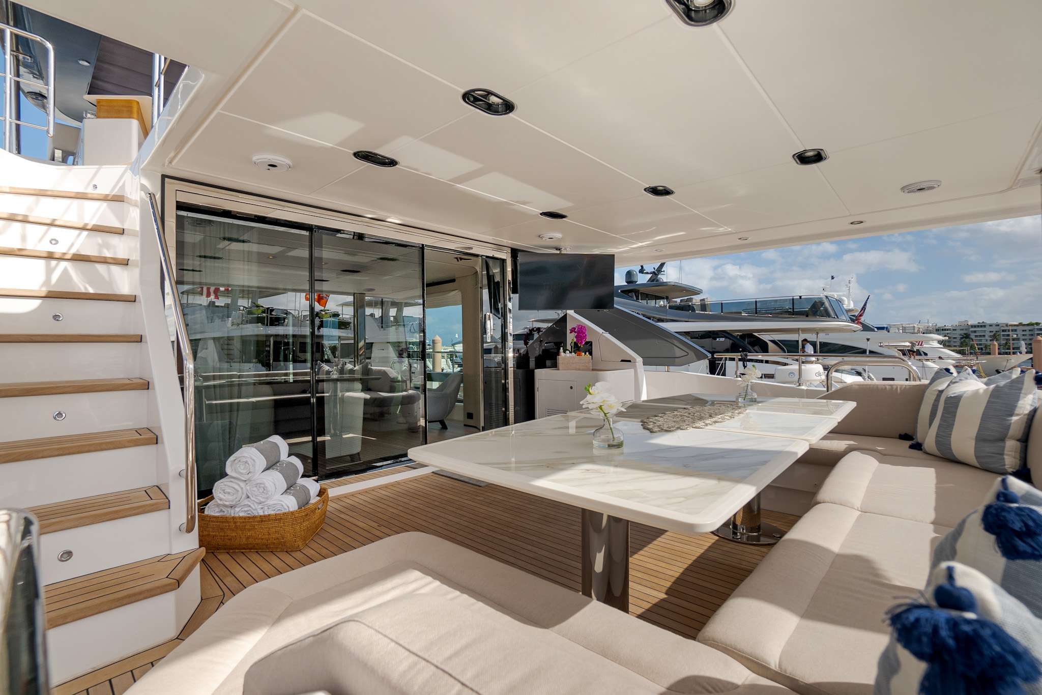 Luxury Crewed Motor Yacht SEA OWL photo 7
