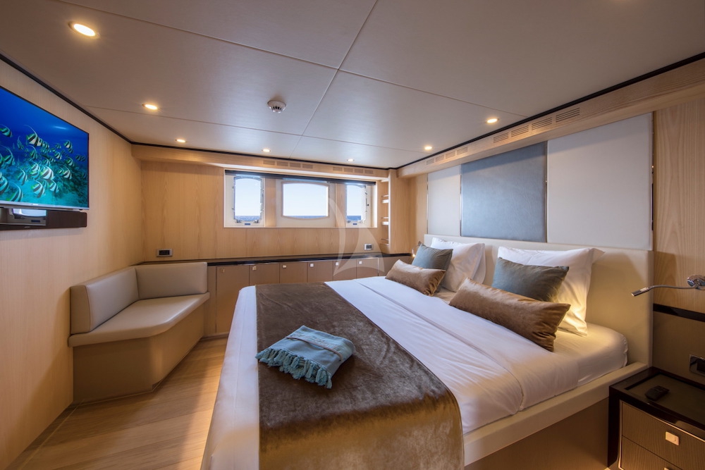 Luxury Crewed Motor Yacht SEA STORY photo 7