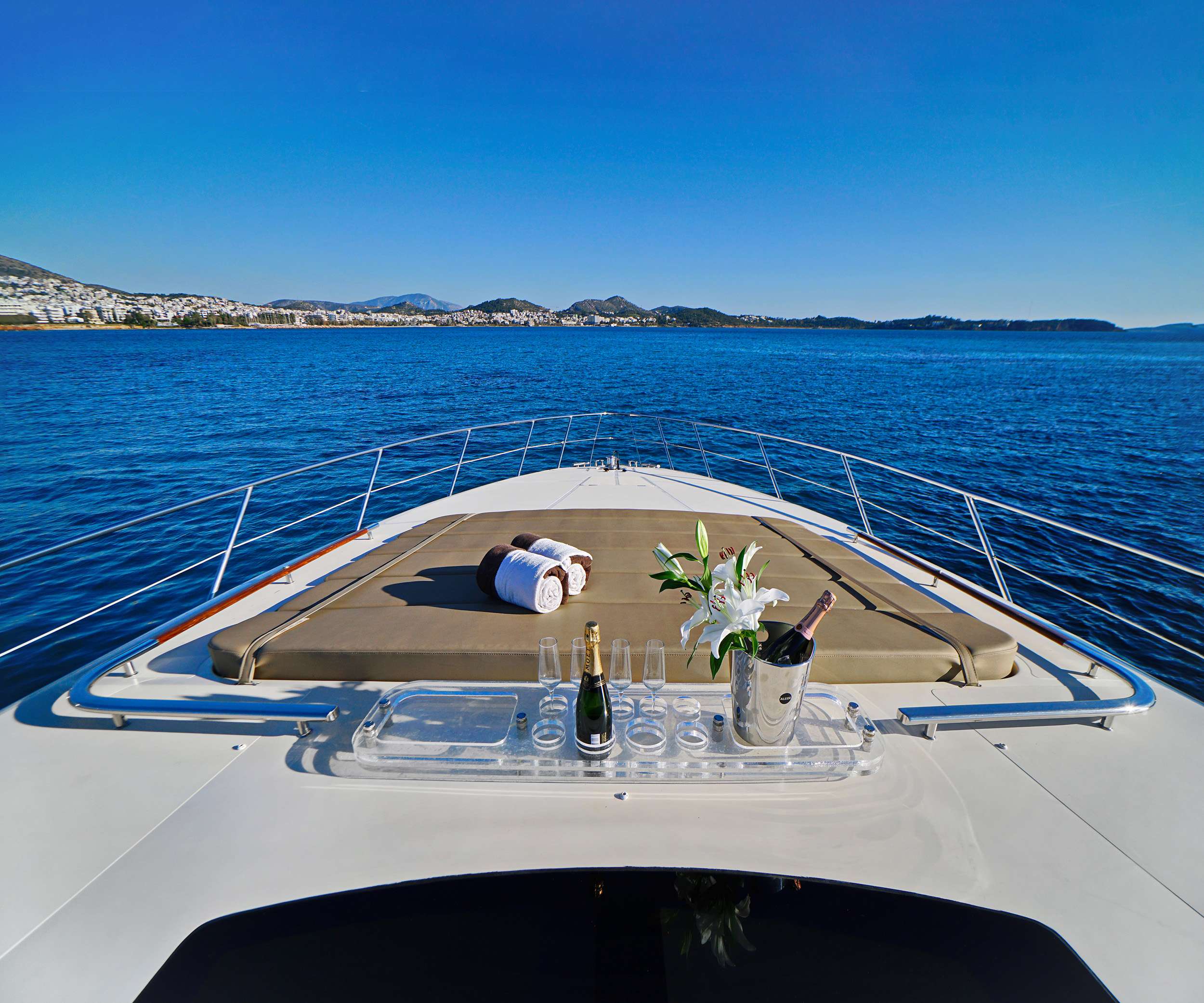 Crewed Motor Yacht SEA U photo 6