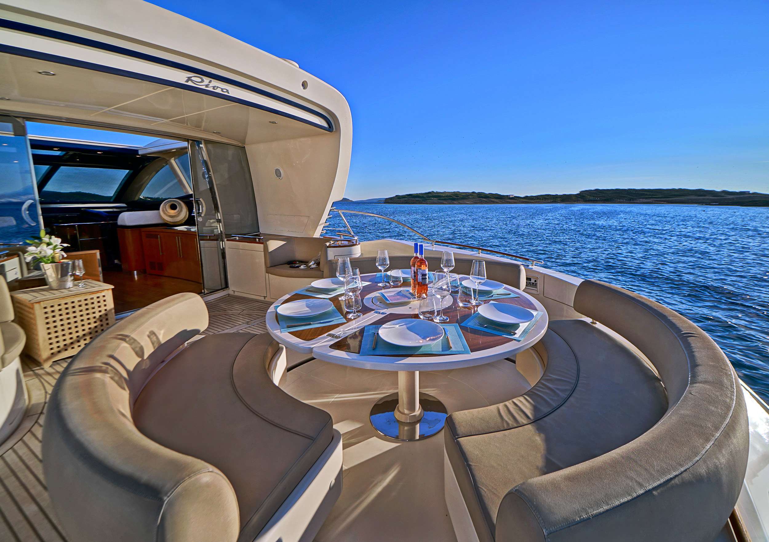 Crewed Motor Yacht SEA U photo 7