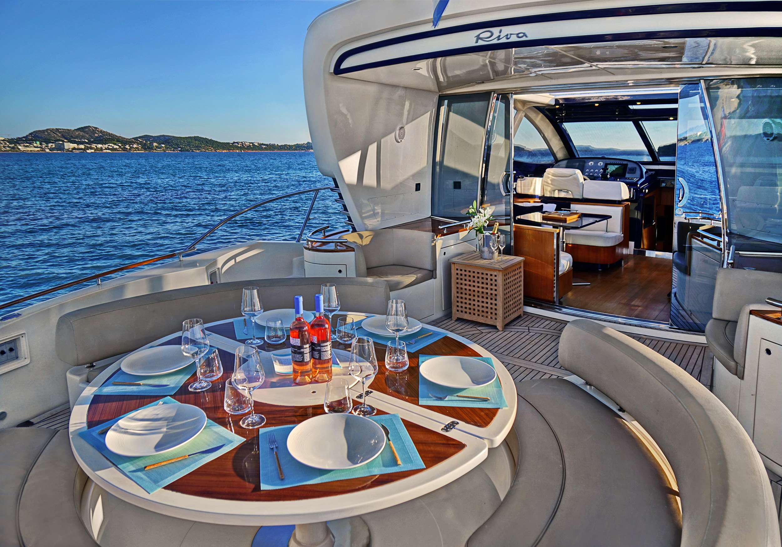 Crewed Motor Yacht SEA U photo 8