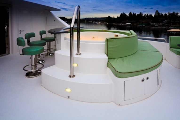 Luxury Crewed Motor Yacht SEA VENTURE photo 3