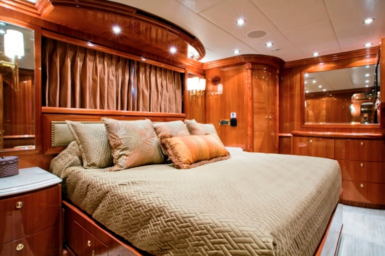 Luxury Crewed Motor Yacht SEA VENTURE photo 4