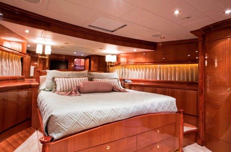 Luxury Crewed Motor Yacht SEA VENTURE photo 6