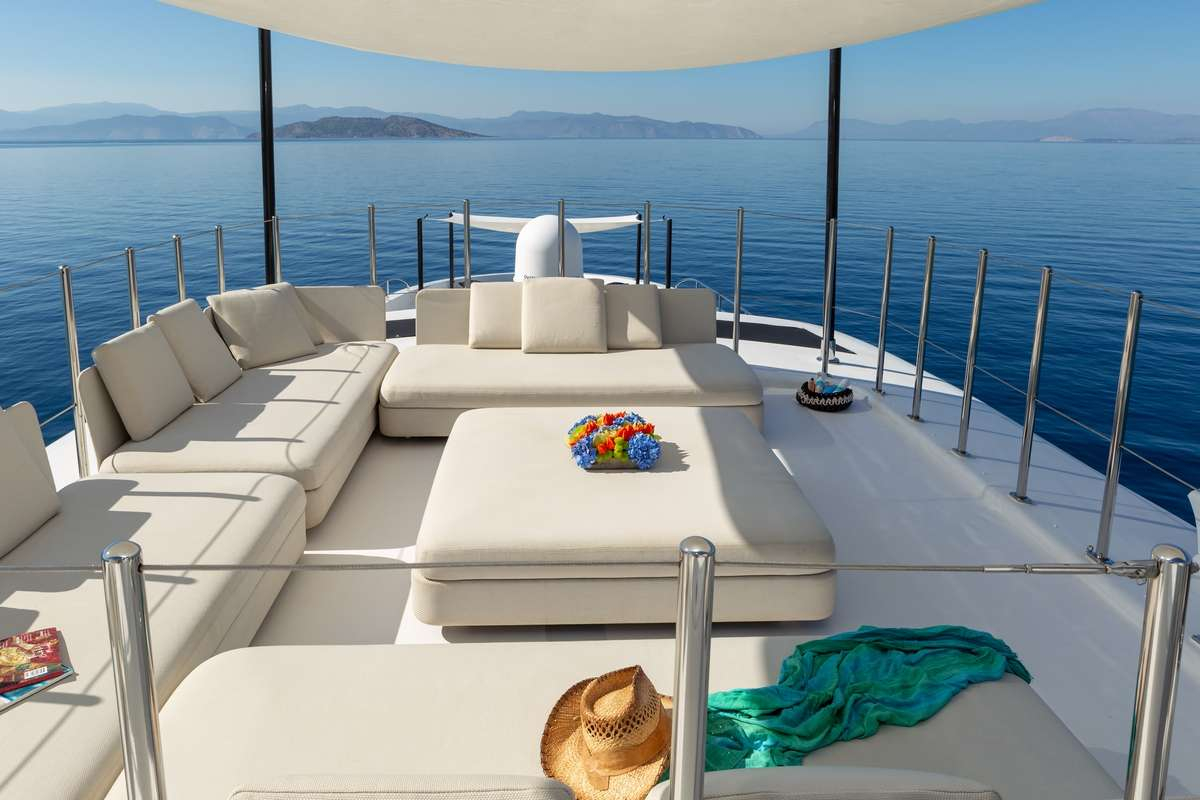 Luxury Crewed Motor Yacht SEA WOLF photo 5