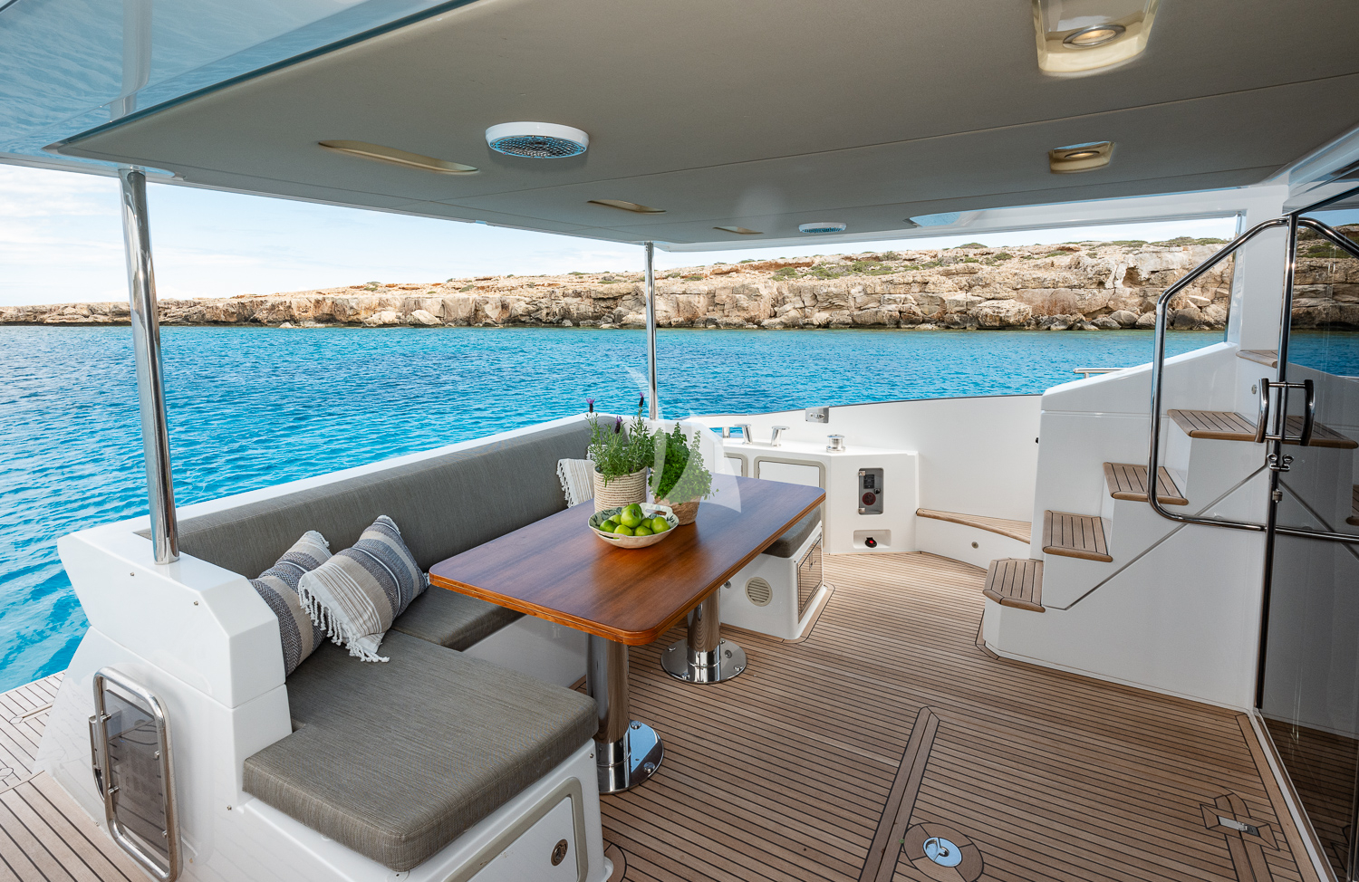 Crewed Motor Yacht SEA YA photo 7