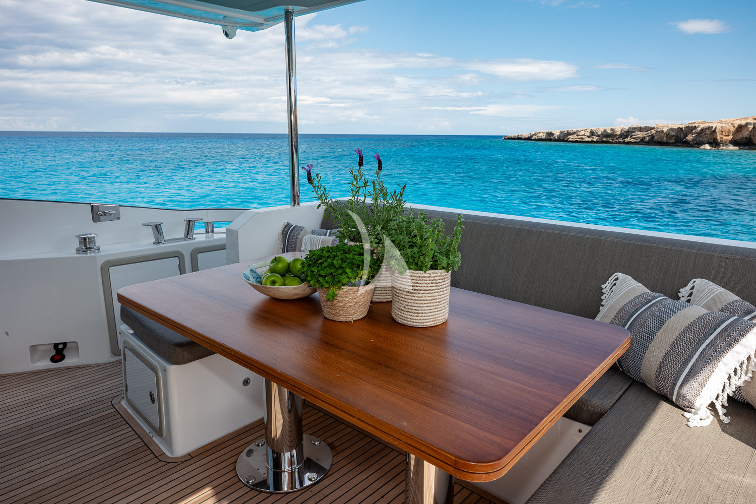 Crewed Motor Yacht SEA YA photo 8