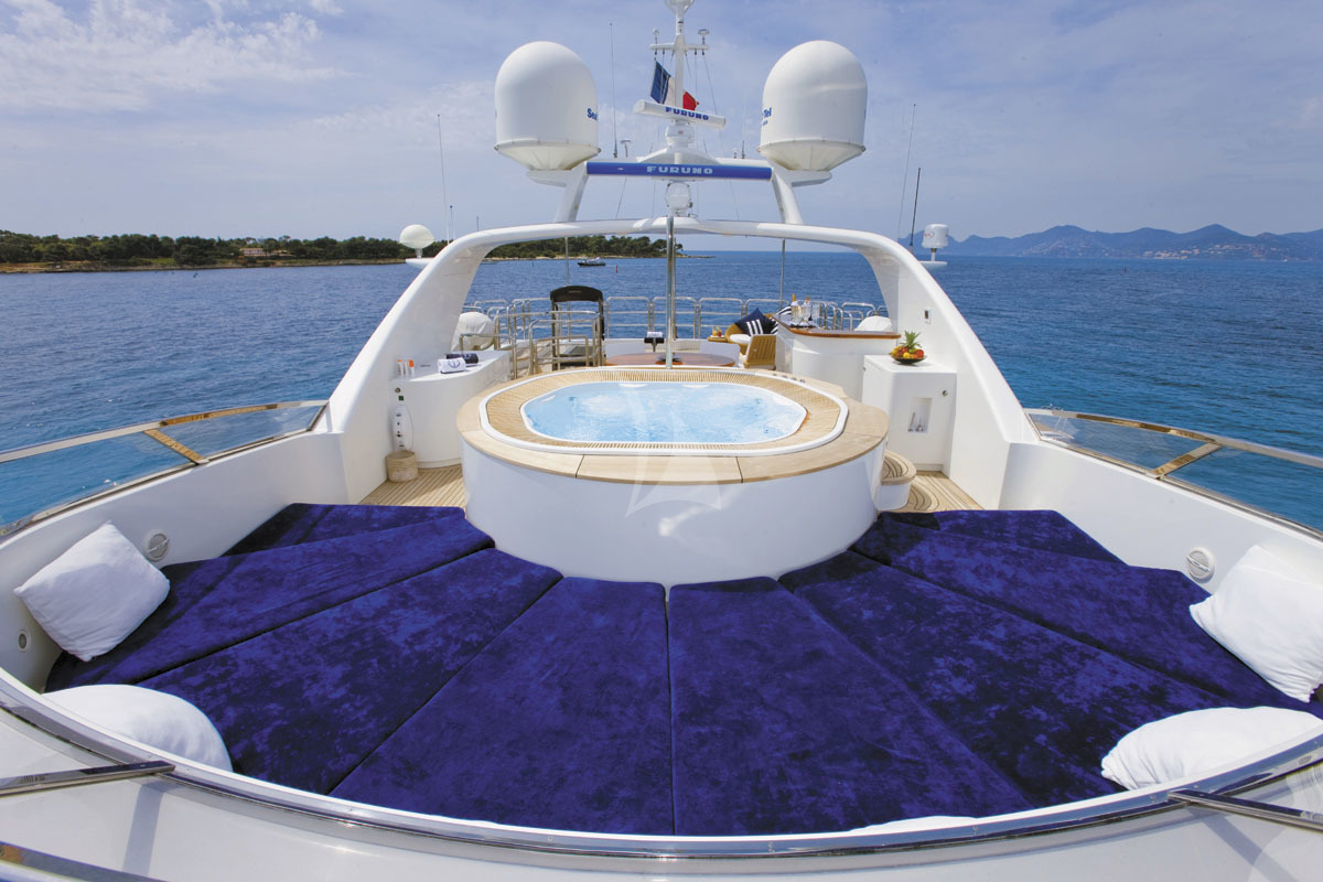 Luxury Crewed Motor Yacht SEABLUEZ photo 3