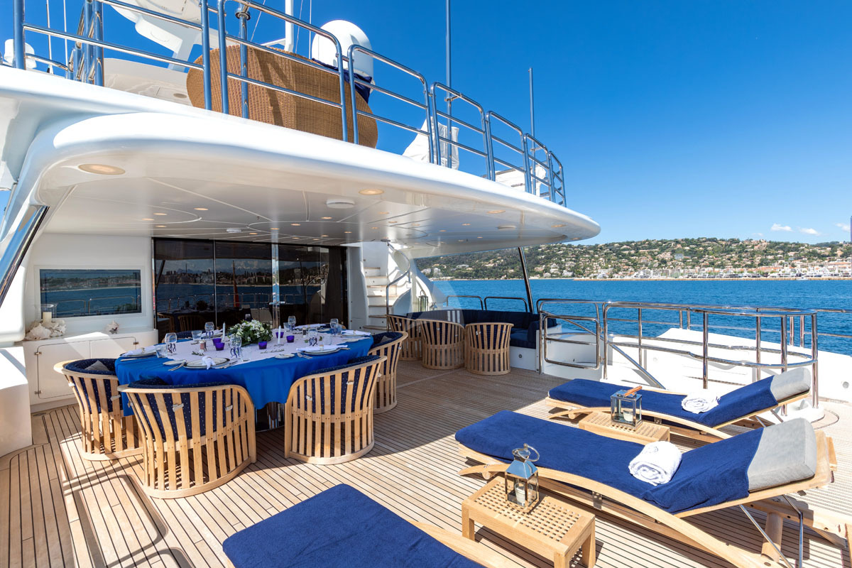Luxury Crewed Motor Yacht SEABLUEZ photo 4