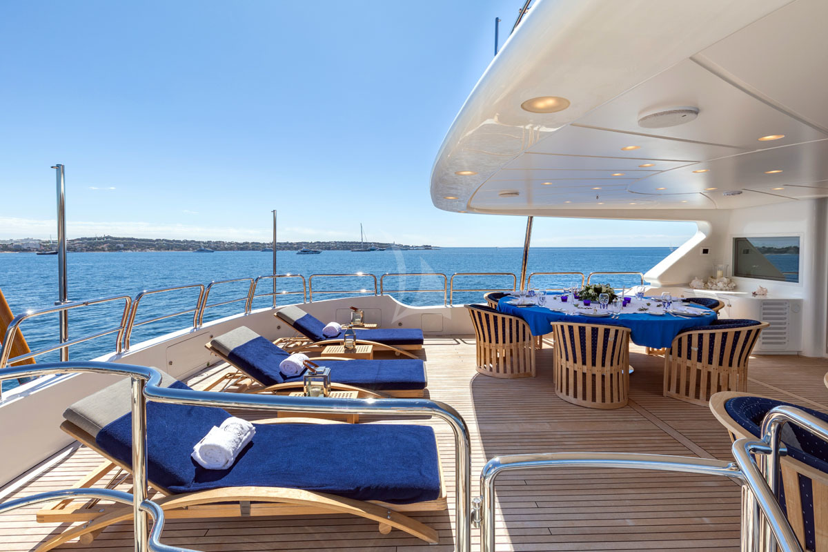Luxury Crewed Motor Yacht SEABLUEZ photo 6