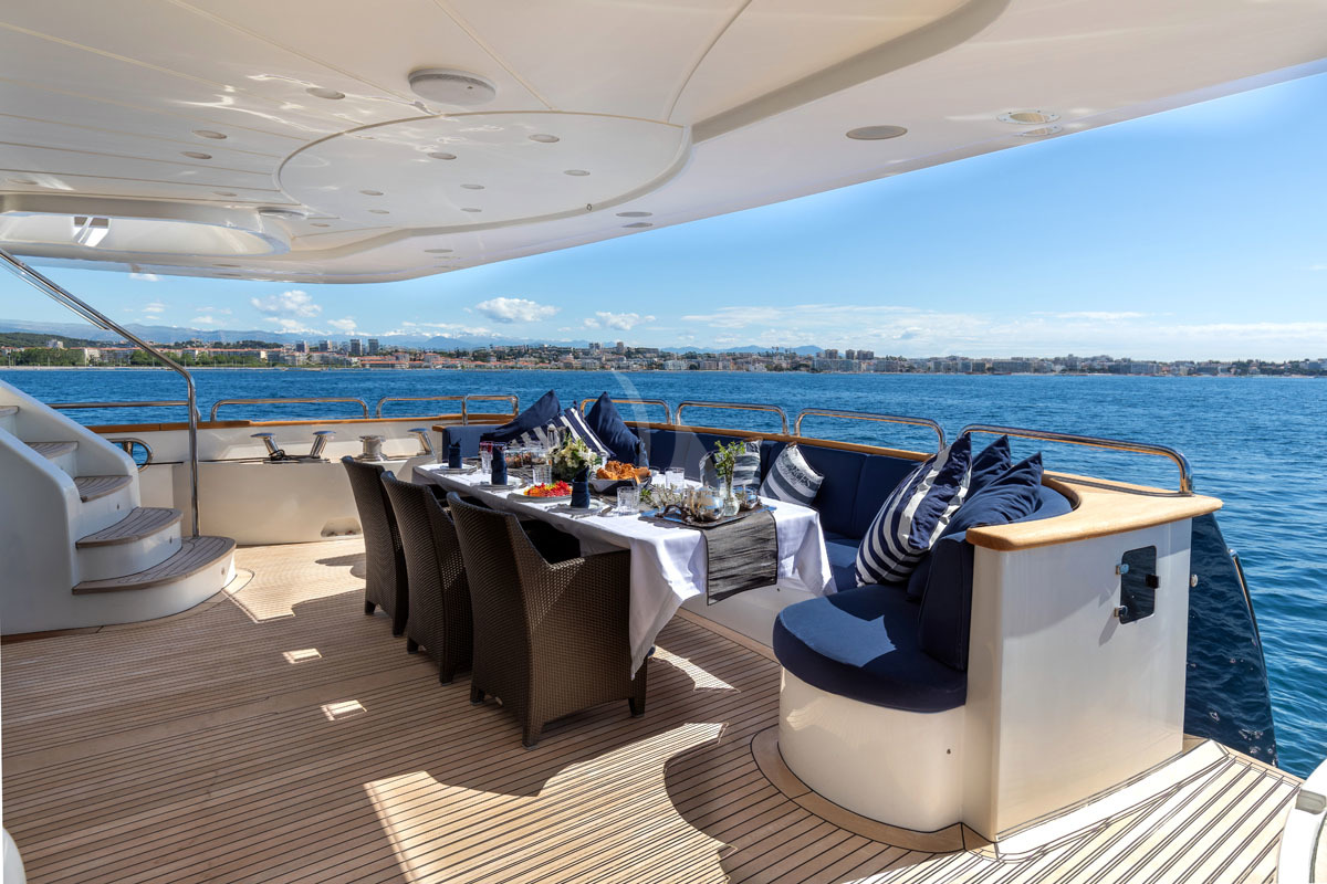 Luxury Crewed Motor Yacht SEABLUEZ photo 7