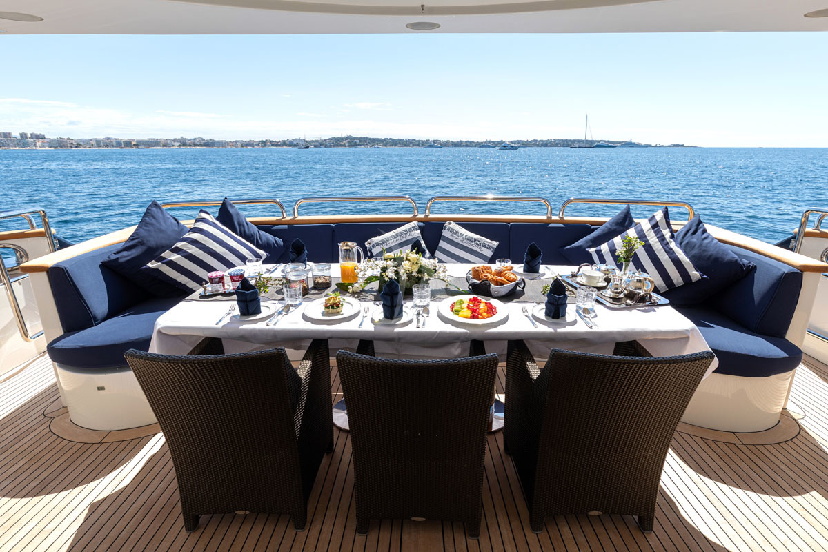 Luxury Crewed Motor Yacht SEABLUEZ photo 8