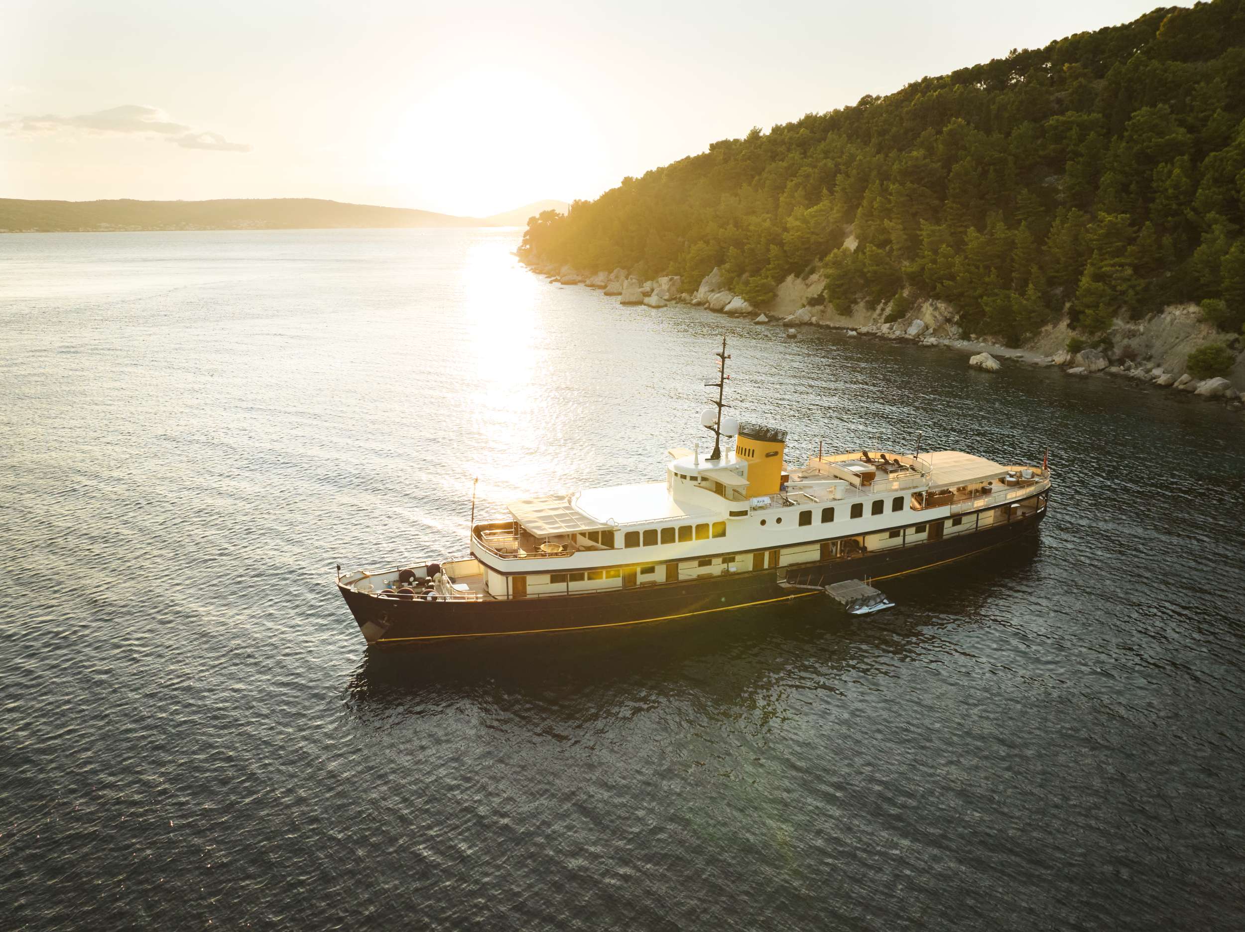 Luxury Crewed Motor Yacht SEAGULL II photo 3