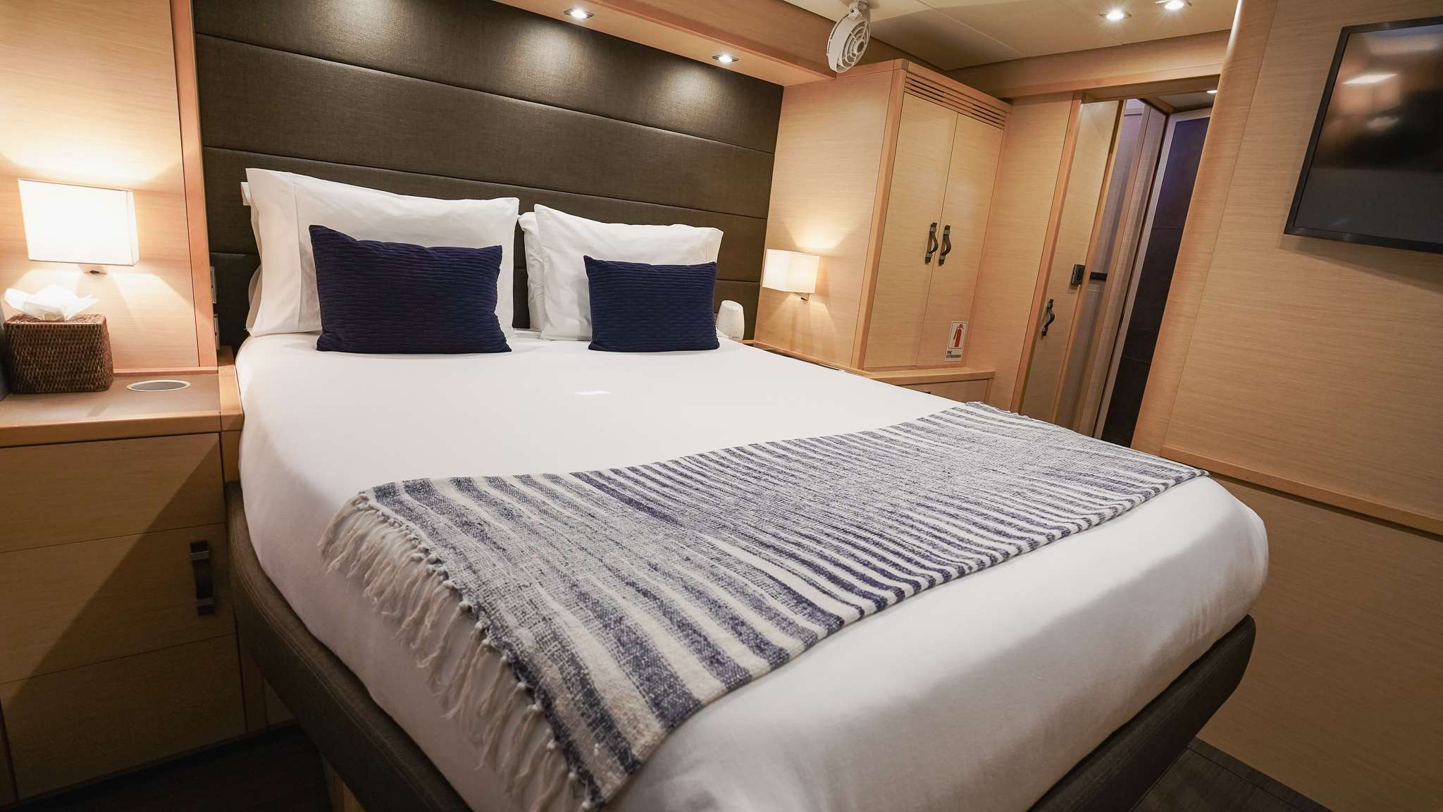 Luxury Crewed Catamaran SEAHOME photo 7