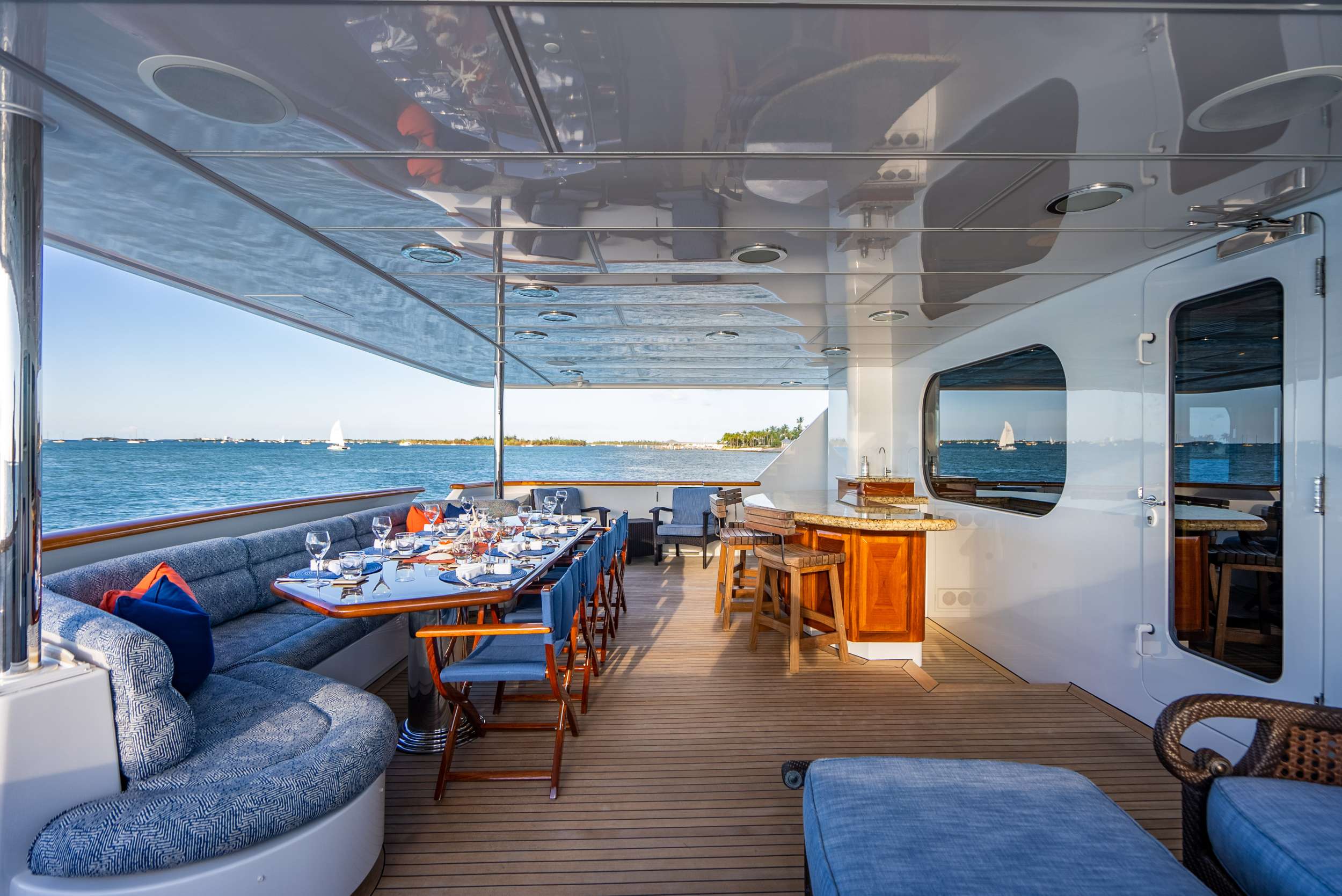 Luxury Crewed Motor Yacht SEAQUEST photo 6