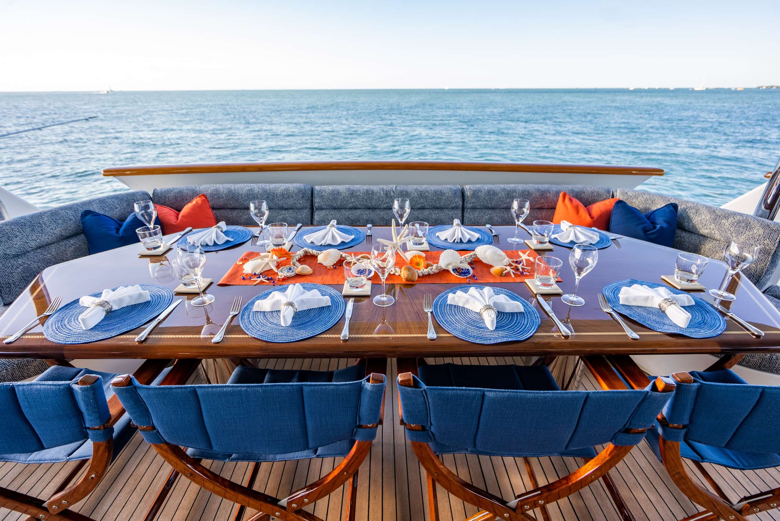 Luxury Crewed Motor Yacht SEAQUEST photo 7