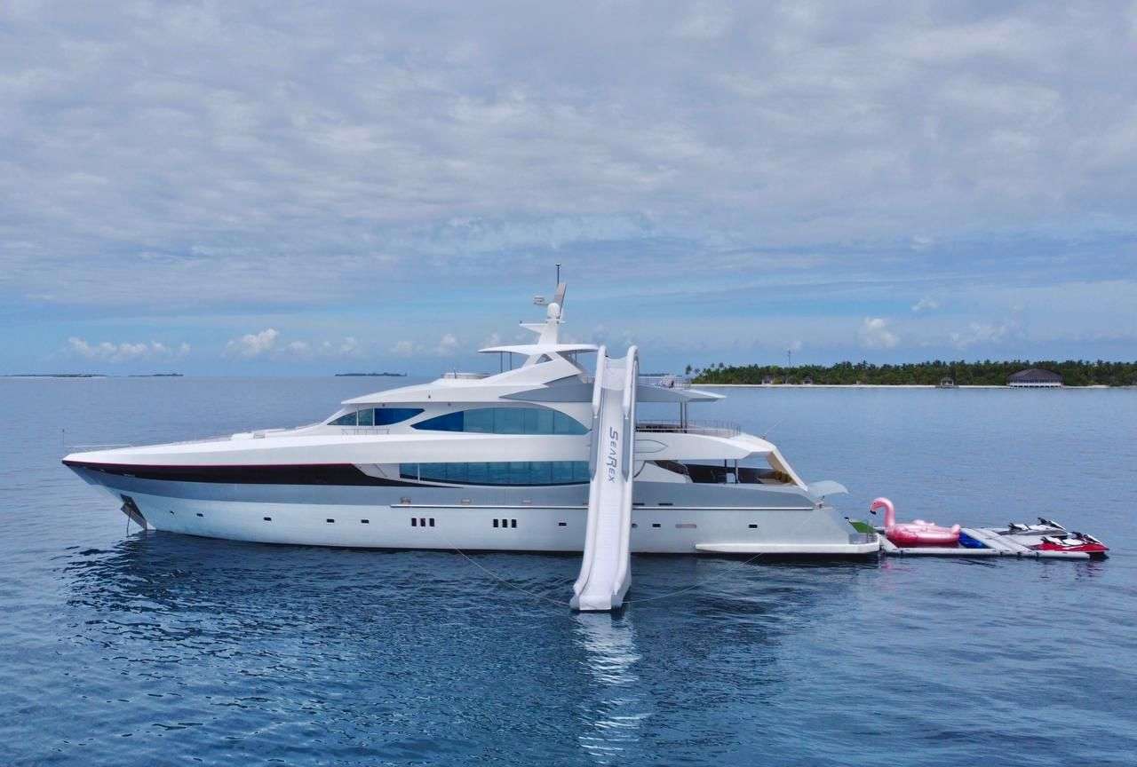 Luxury Crewed Motor Yacht SEAREX