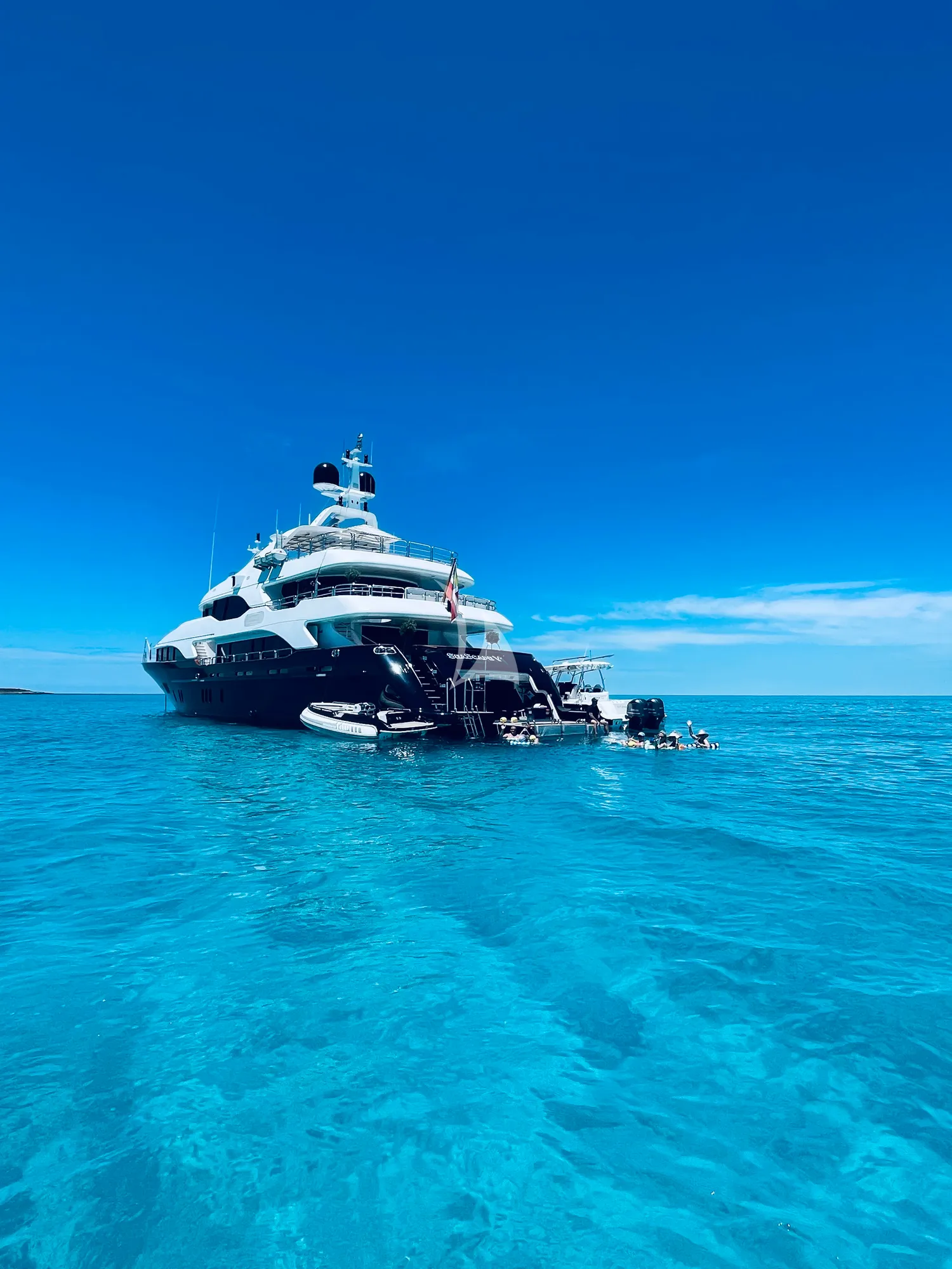 Luxury Crewed Motor Yacht SEASCAPE V photo 3