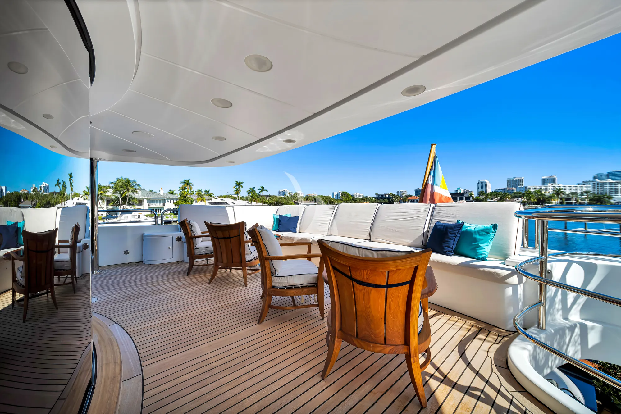 Luxury Crewed Motor Yacht SEASCAPE V photo 8