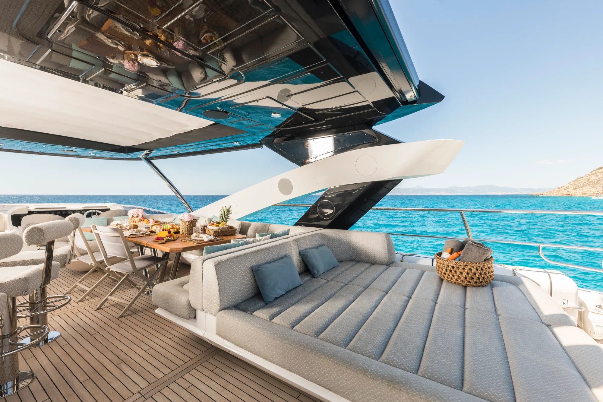 Luxury Crewed Motor Yacht SEAWATER II photo 7