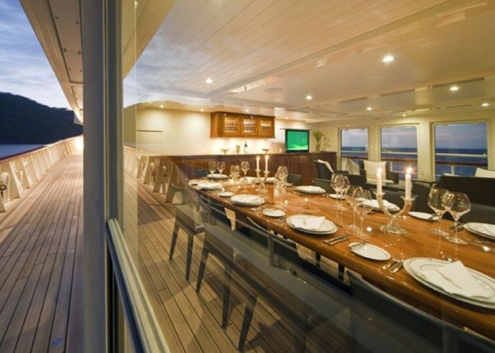 Luxury Crewed Motor Yacht SEAWOLF photo 8
