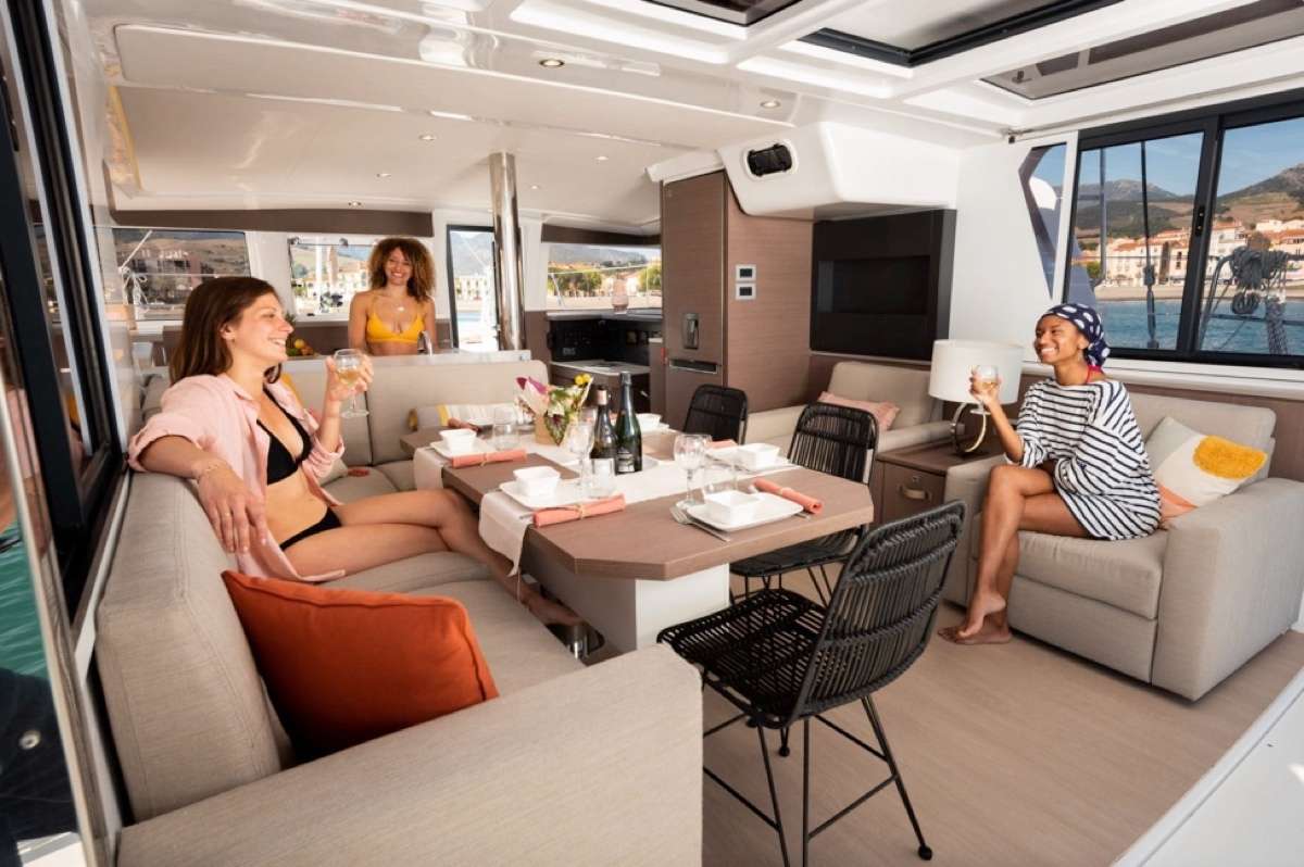 Crewed Catamaran SECOND WIND photo 6