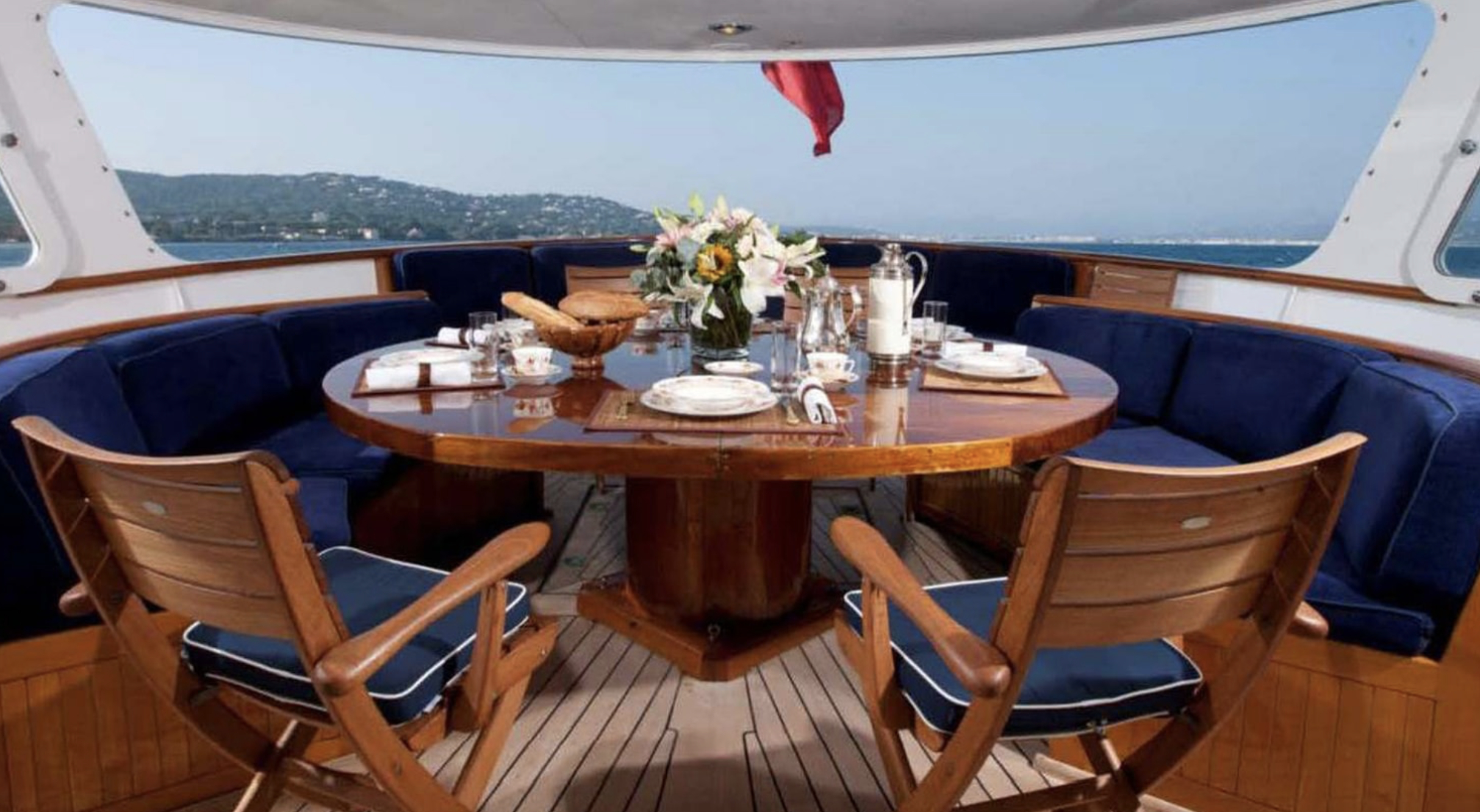 Luxury Crewed Motor Yacht SECRET LIFE photo 4