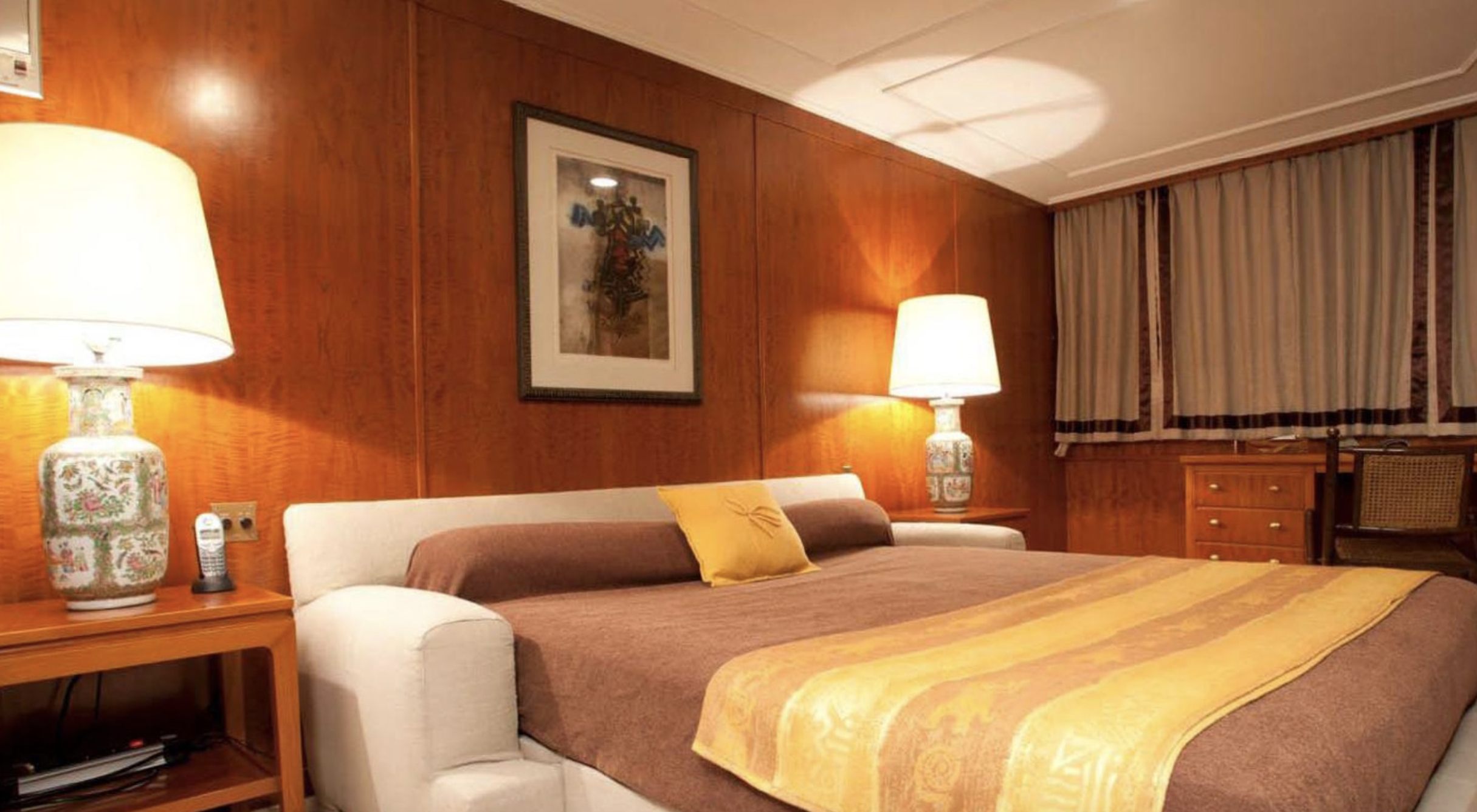 Luxury Crewed Motor Yacht SECRET LIFE photo 8