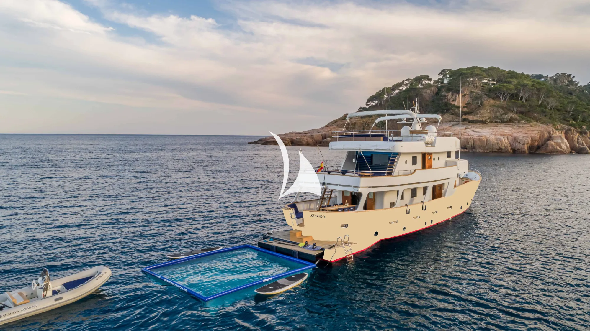 Luxury Crewed Motor Yacht SEMAYA photo 3