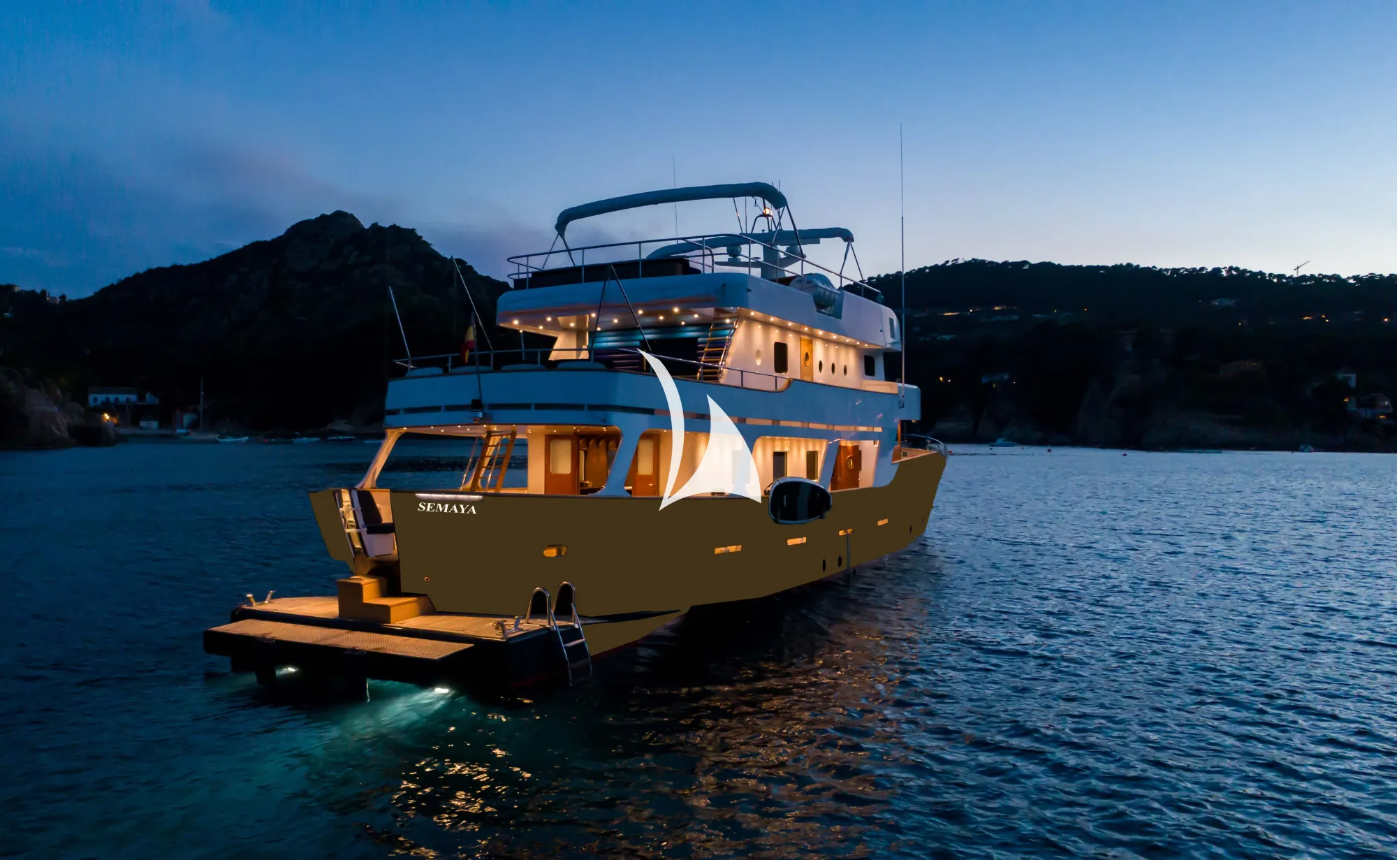 Luxury Crewed Motor Yacht SEMAYA photo 7