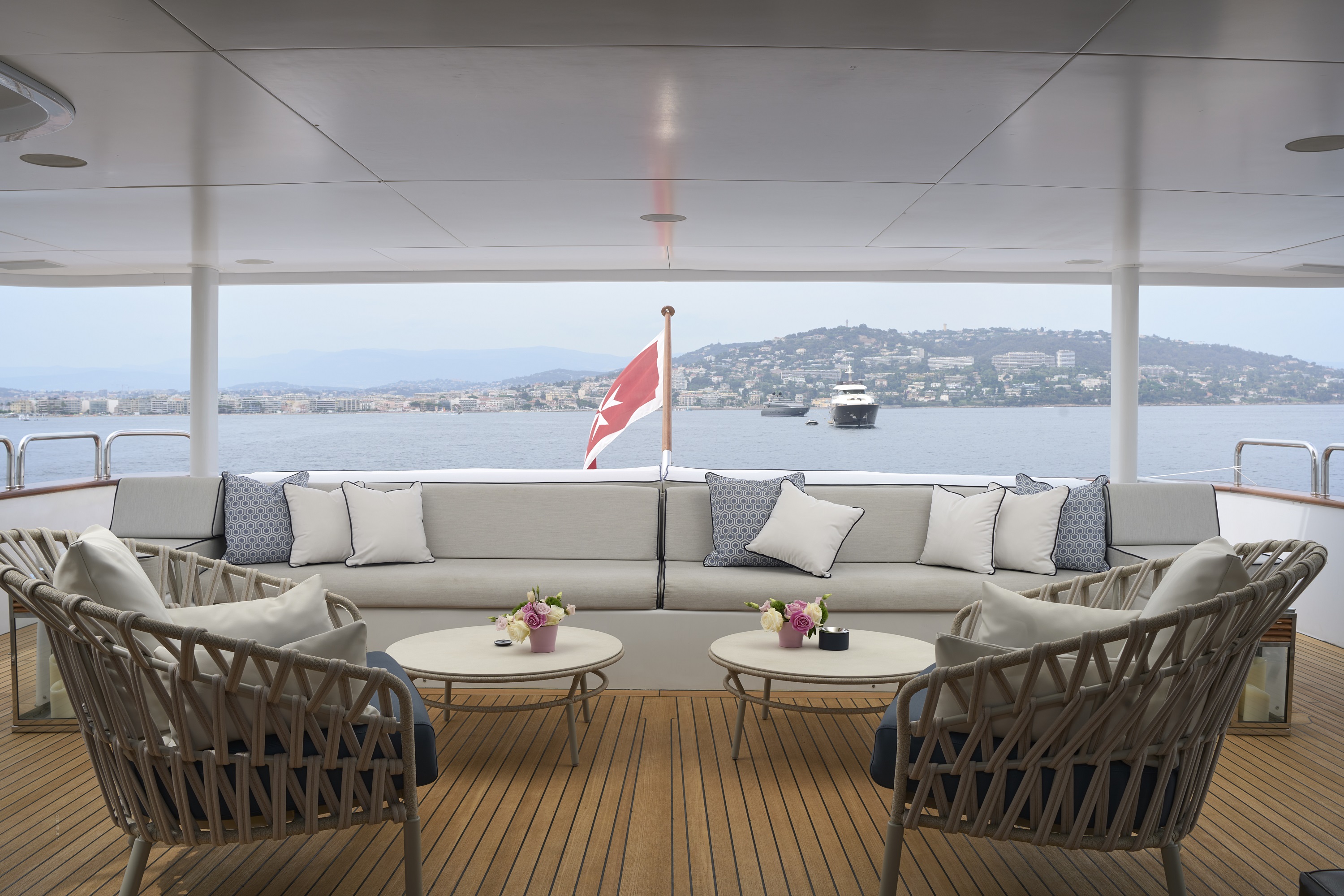 Luxury Crewed Motor Yacht SENSEI photo 3