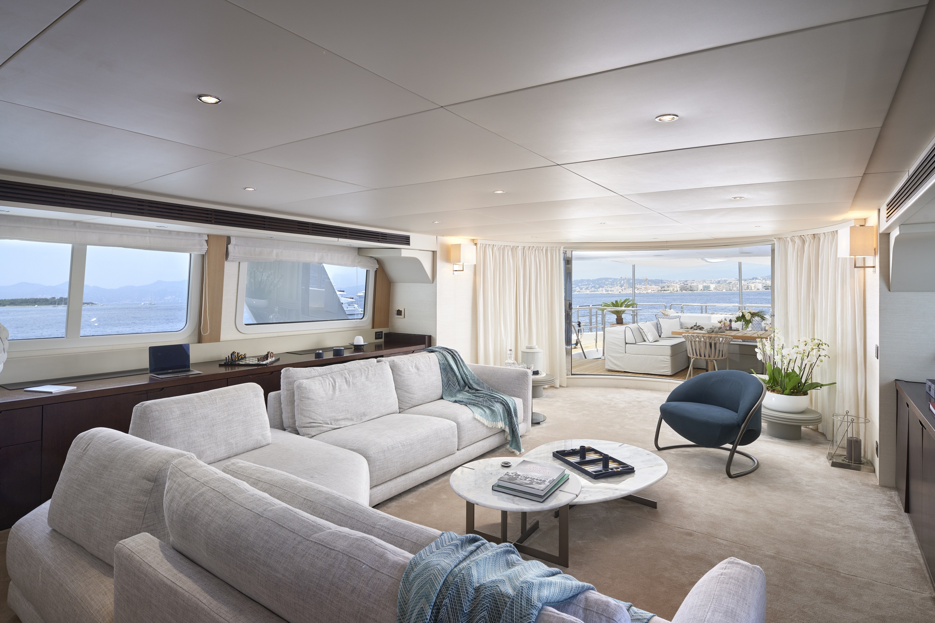 Luxury Crewed Motor Yacht SENSEI photo 6