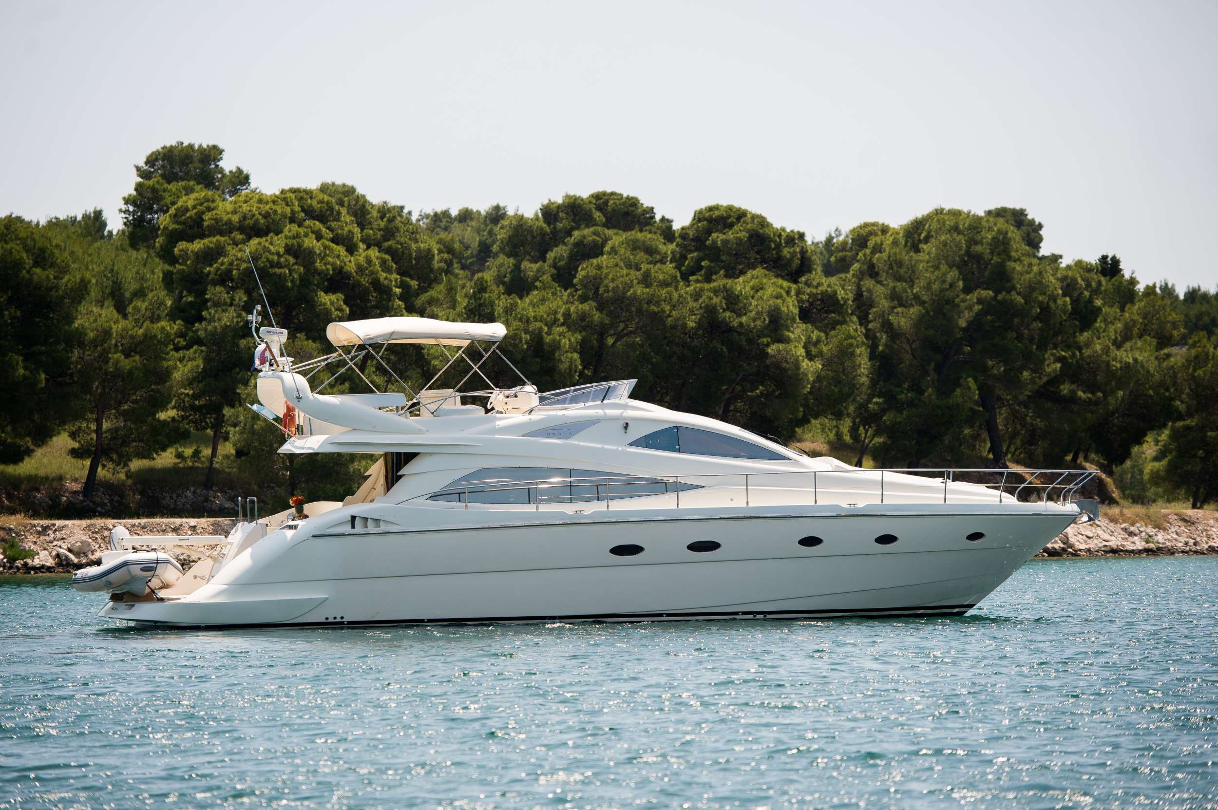 Luxury Crewed Motor Yacht SENZA PAROLA