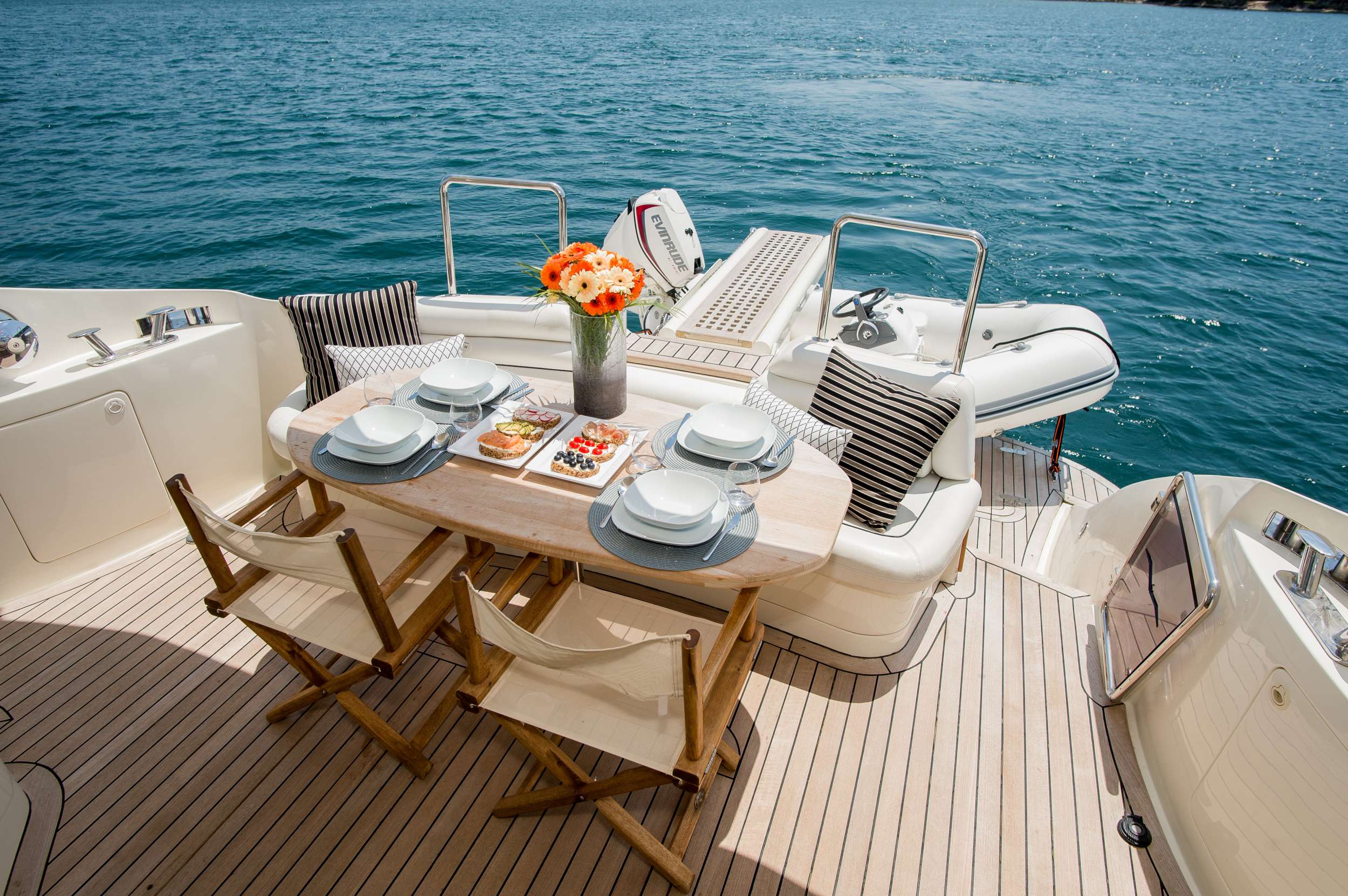 Luxury Crewed Motor Yacht SENZA PAROLA photo 7