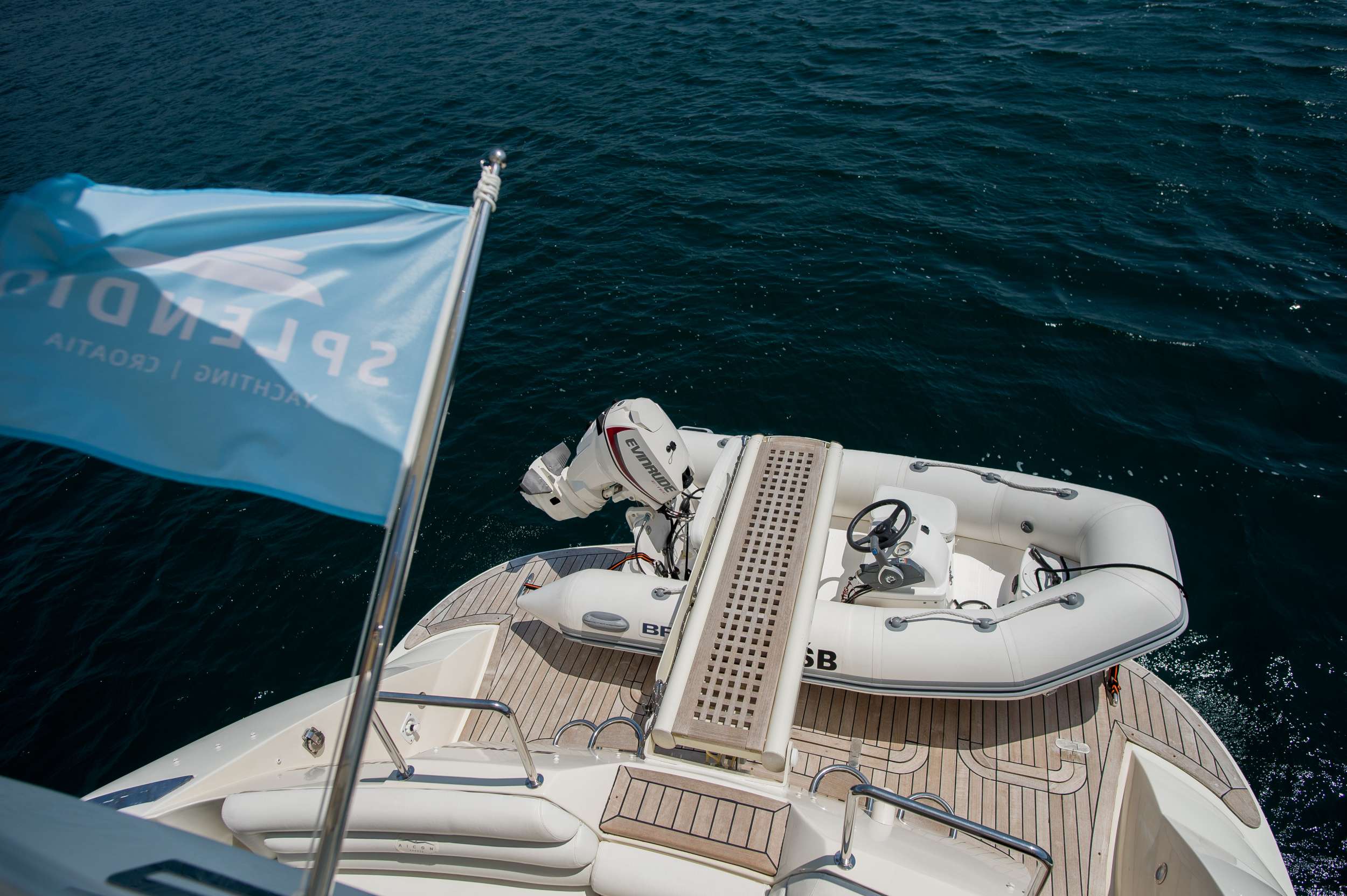 Luxury Crewed Motor Yacht SENZA PAROLA photo 8