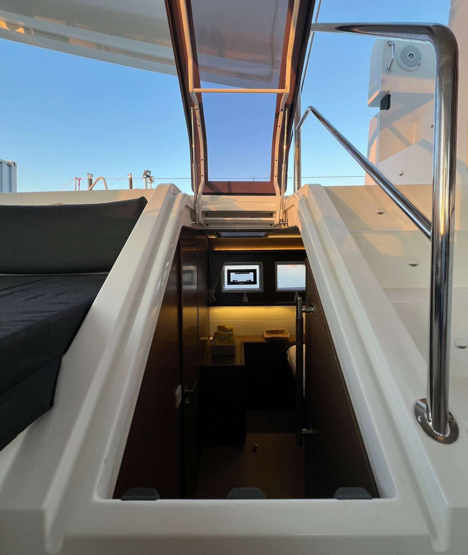 Crewed Catamaran SÉRÉNITÉ photo 6