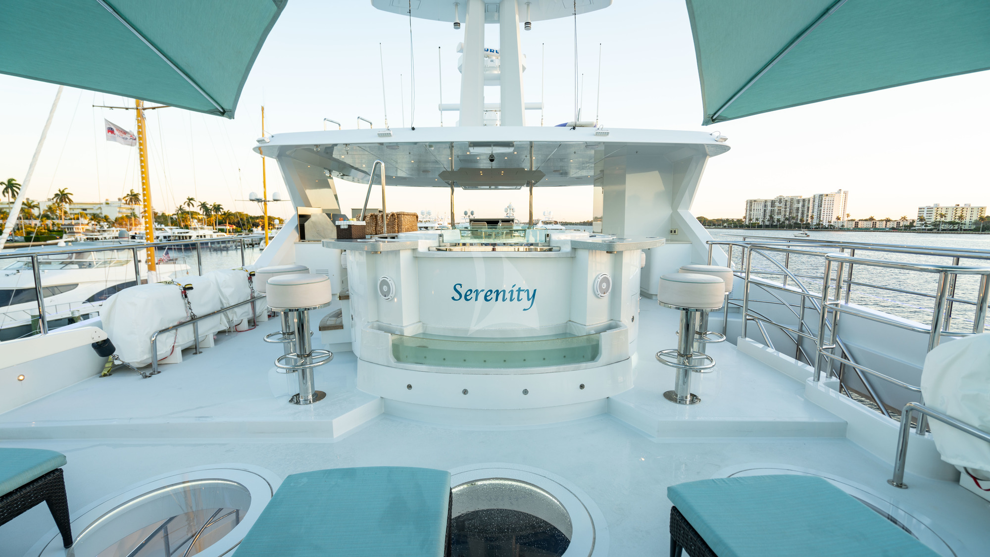 Luxury Crewed Motor Yacht SERENITY photo 7