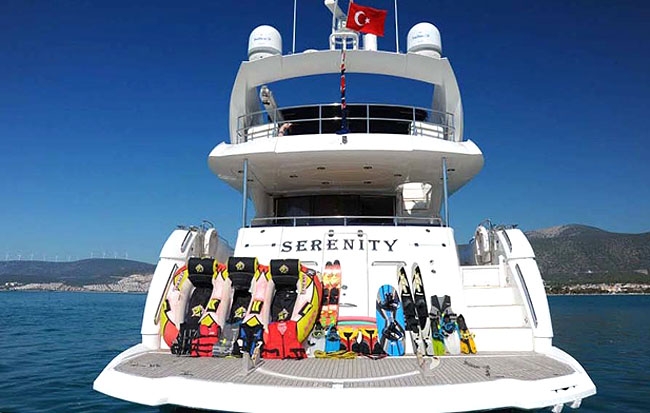 Crewed Motor Yacht SERENITY