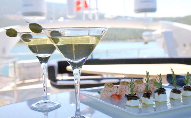 Crewed Motor Yacht SERENITY photo 3