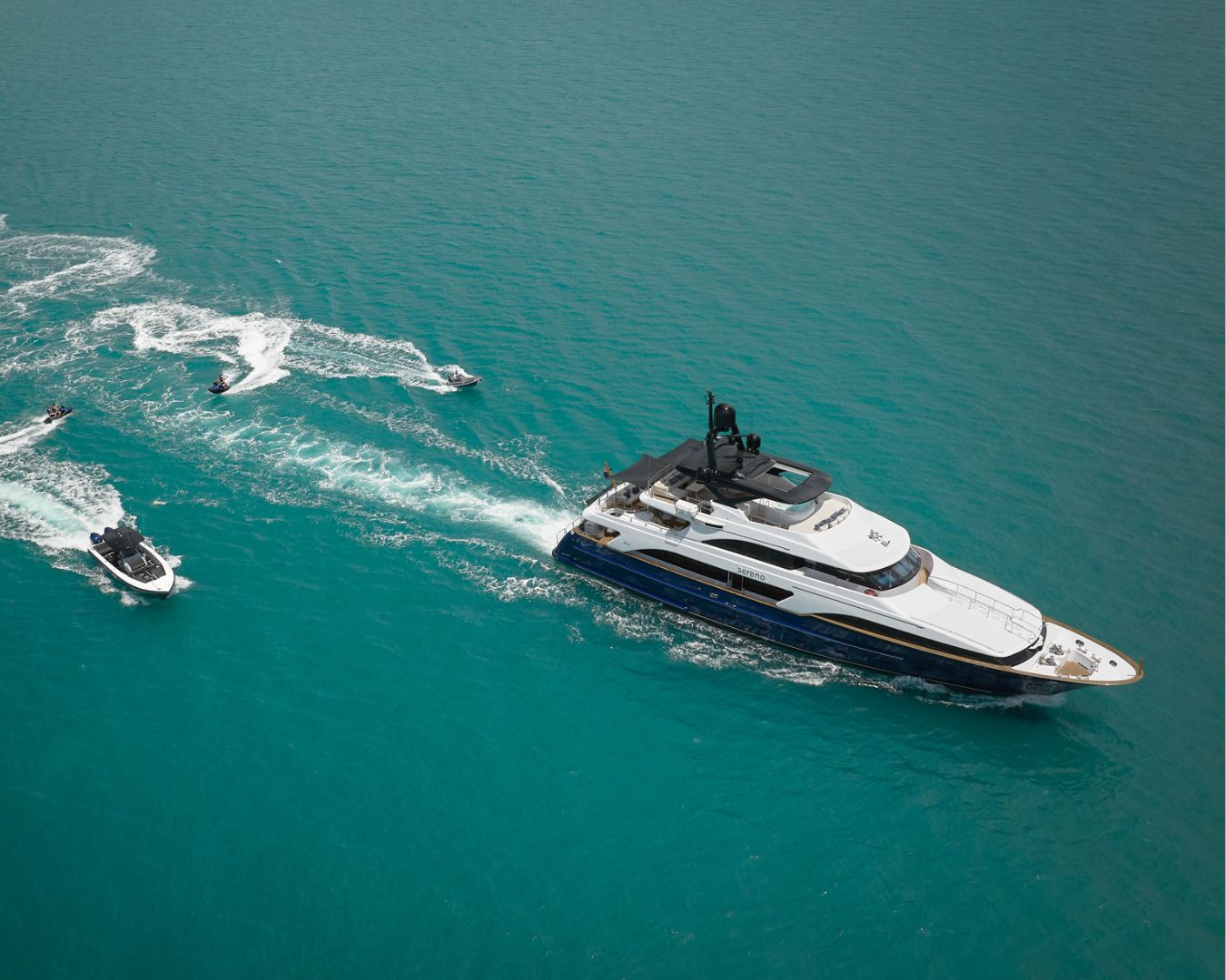 Luxury Crewed Motor Yacht SERENO photo 3