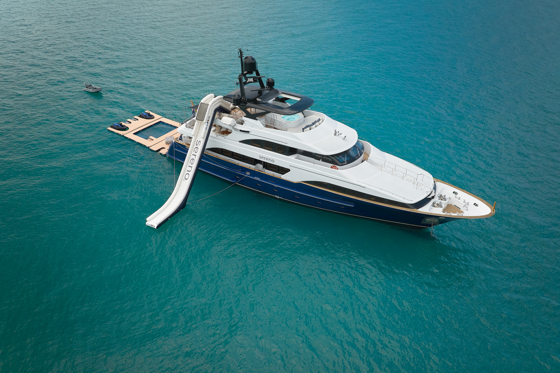 Luxury Crewed Motor Yacht SERENO photo 4