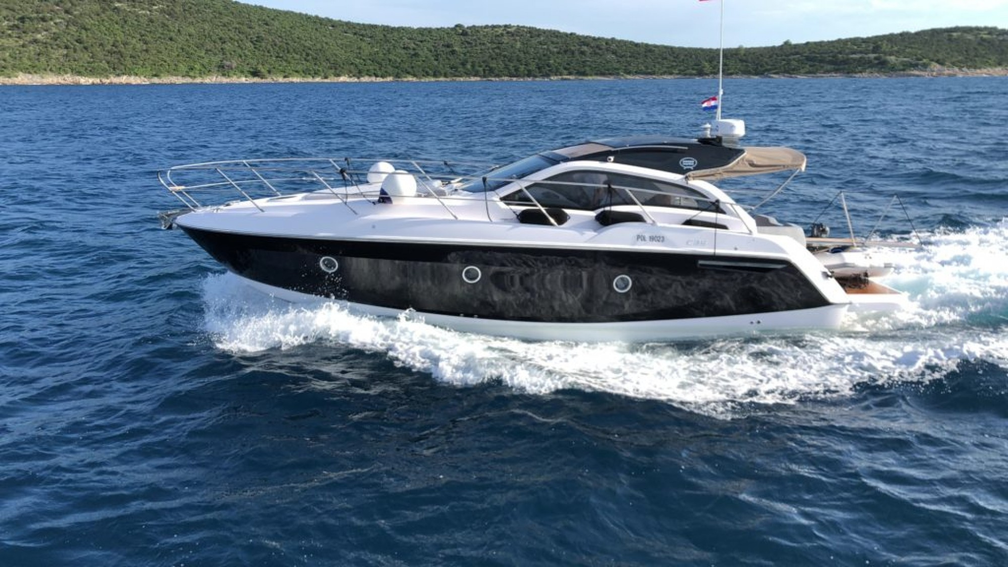 Bareboat Motor Yacht Sessa C35