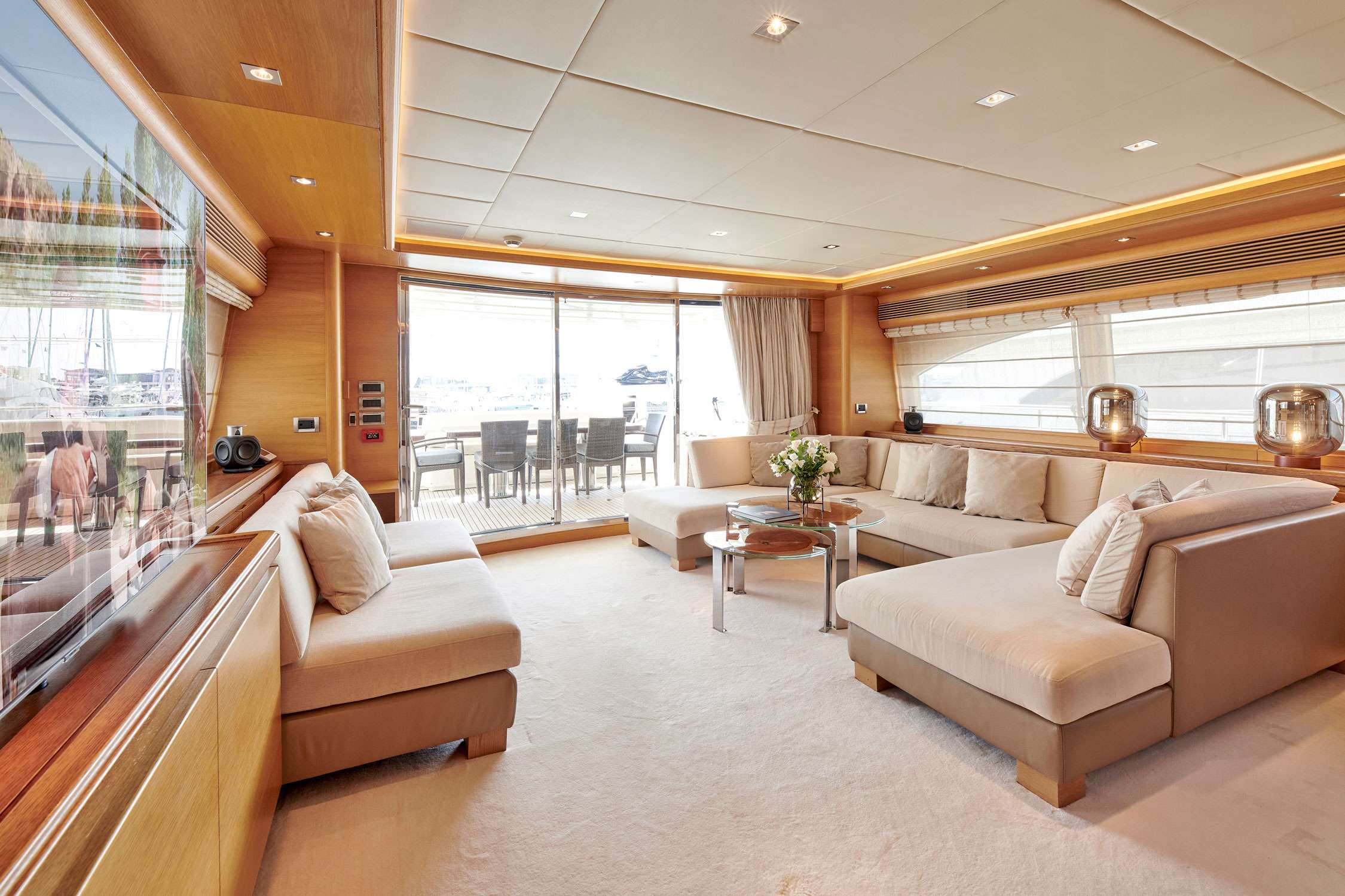 Luxury Crewed Motor Yacht SEVEN S photo 8