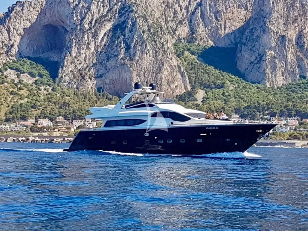 Luxury Crewed Motor Yacht SEVEN STARS photo 3