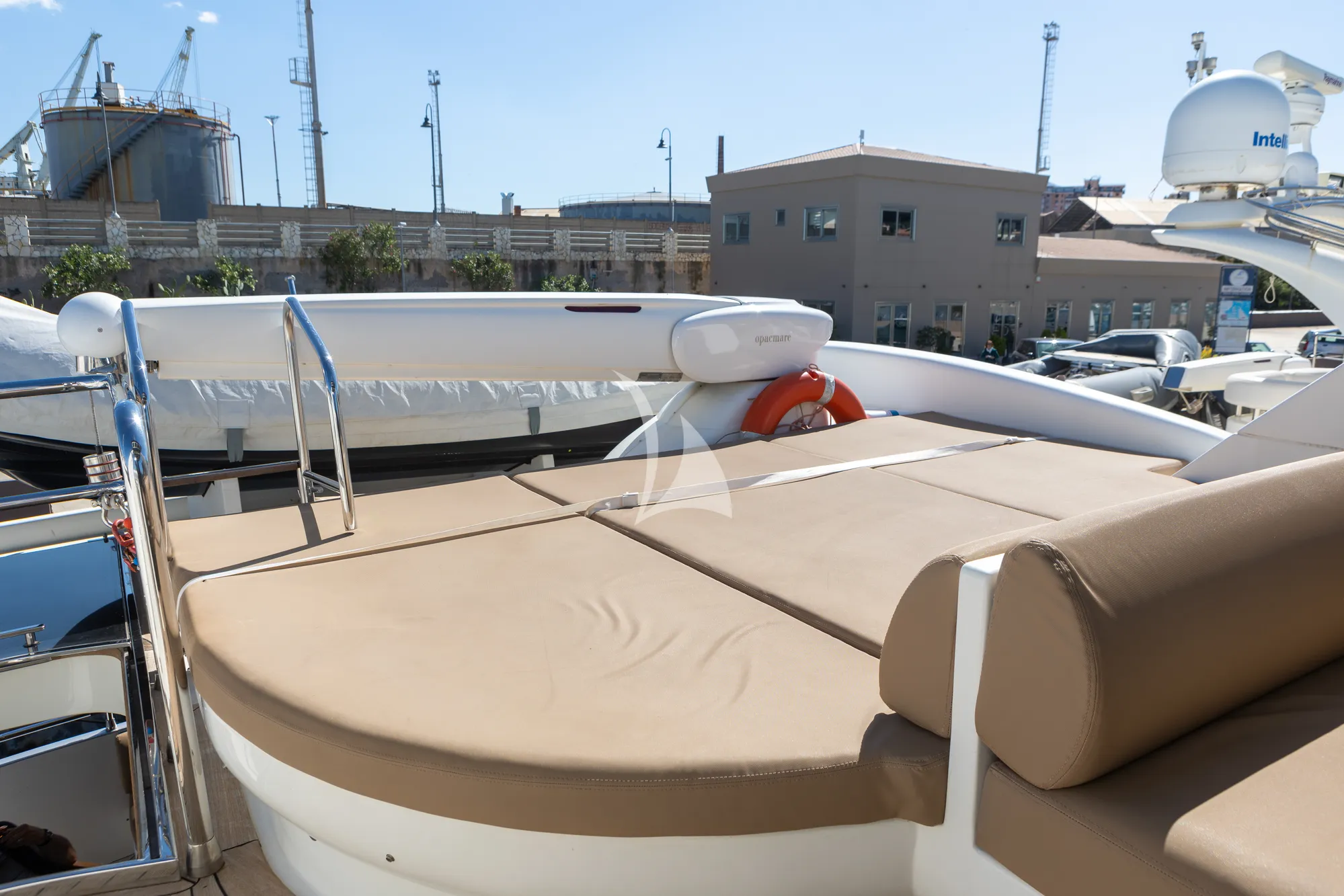 Luxury Crewed Motor Yacht SEVEN STARS photo 8