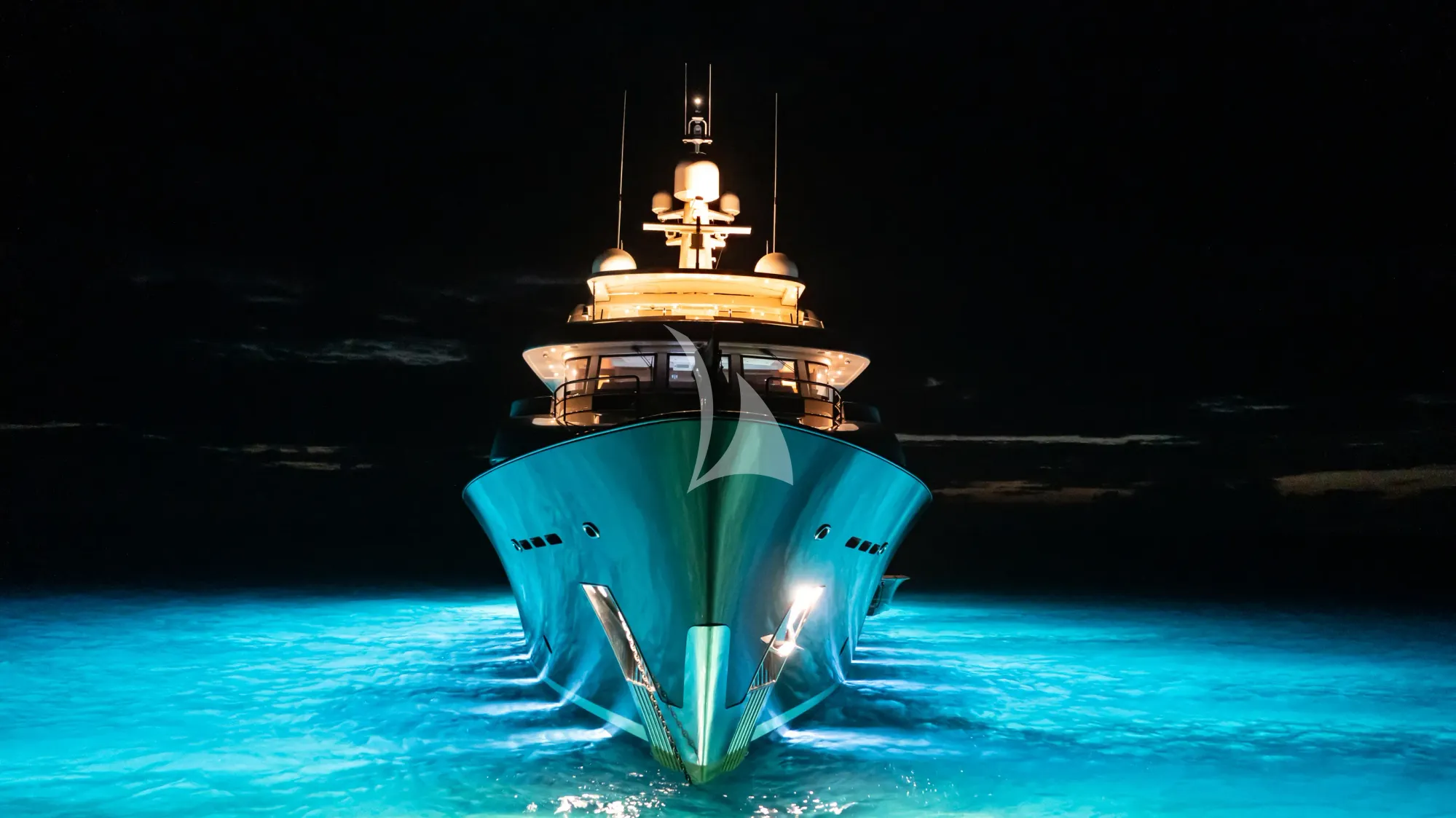 Luxury Crewed Motor Yacht SHADOWL photo 5