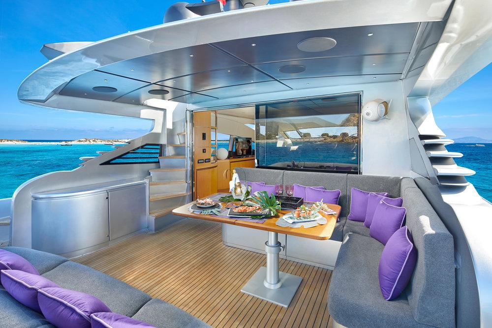 Luxury Crewed Motor Yacht XAMAN photo 7