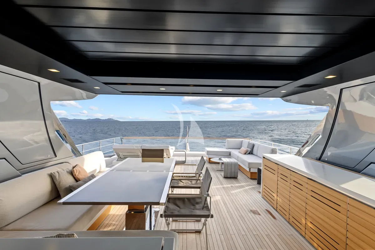 Crewed Motor Yacht VINCI II photo 3
