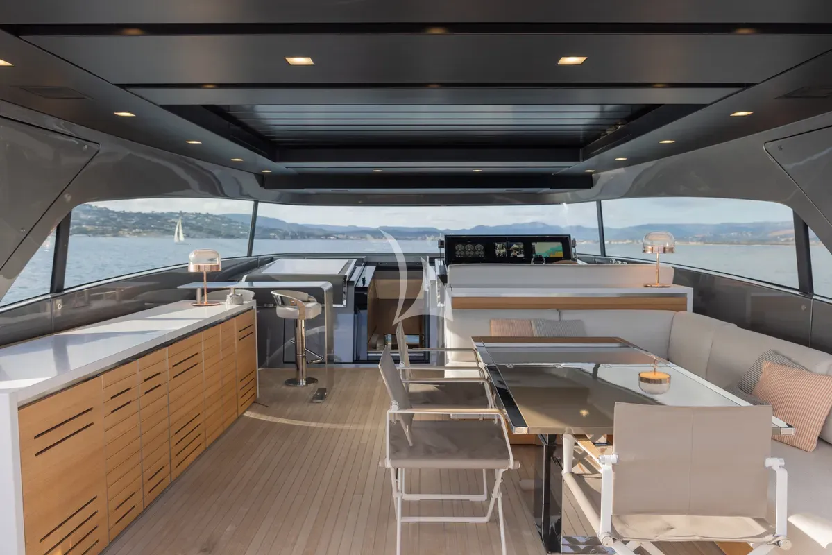 Crewed Motor Yacht VINCI II photo 4