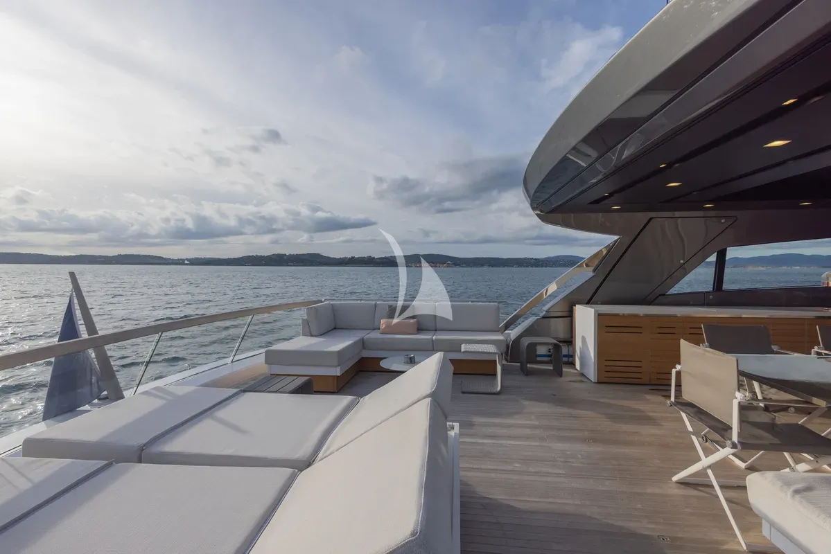 Crewed Motor Yacht VINCI II photo 5